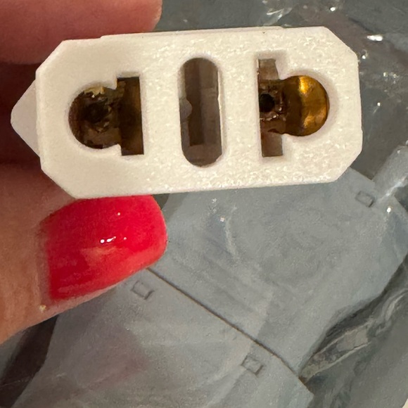 EUROPEAN PLUG ADAPTERS PACK OF 6. 125v/250v - Picture 2 of 3